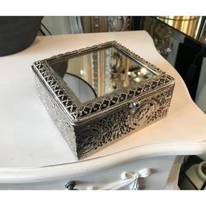 Boîte à bijoux de créateur finie en argent avec miroir Organisateur de qualité supérieure pour la décoration de la coiffeuse et la collection de bijoux d'Inde - Product Image 1
