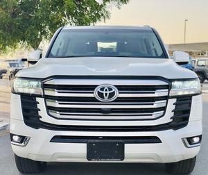 โตโยต้า แลนด์ ครุยเซอร์ ทวินเทอร์โบ GXR ปี 2024 / มีจำหน่ายพร้อมขาย ไมล์น้อย เครื่องยนต์เบนซิน รถใช้งานน้อย สภาพดี ไม่มีอุบัติเหตุ - Product Image 1