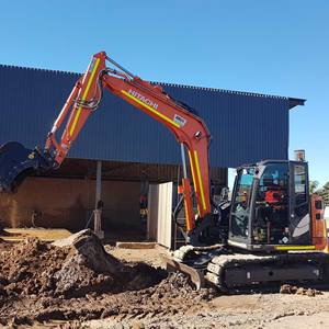 เครื่องขุดฮิตาชิมือสองพร้อมเครื่องยนต์ทรงพลังและประสิทธิภาพการใช้เชื้อเพลิงที่ยอดเยี่ยมสำหรับงานดินต่างๆ - Product Image 1