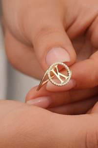 Anillo de Boda Clásico de Oro Amarillo Sólido de 10K con Certificación IGI, Inicial Personalizada, Diamantes Cultivados en Laboratorio, Pavé, Aniversario - Product Image 3