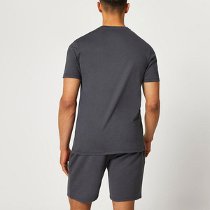 Nouveau design d'été Ensemble t-shirt et short décontractés pour hommes à manches courtes Ensemble d'été 2 pièces de couleur unie - Product Image 3