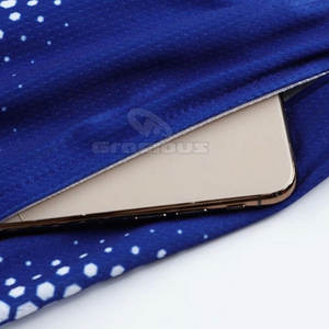 Logo personnalisé uniforme de basket-ball pour les hommes et les jeunes respirant ensemble de vêtements de sport prix de gros - Product Image 6