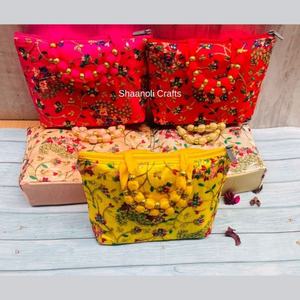 Bolsos de trabajo con parche Meenakari hechos a mano indios bordados Gotta Patti bolsos de trabajo para fiesta de boda y recuerdo de devolución - Product Image 2