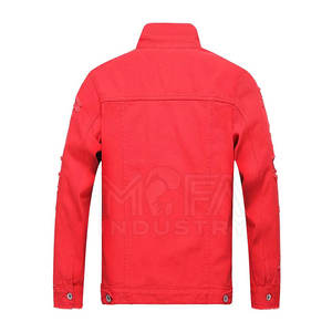 Veste en jean personnalisée pour hommes en gros avec patchs, détails en détresse et support de marque privée disponible - Product Image 2