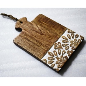 Bear Chopping Board Handmade Rectangle Shaped Wooden with Natural <b>Rope</b> Hanging Option Customised for Home Hotel Restaurant - Product Image 5