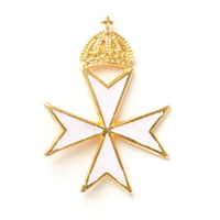 Insigne de casquette des Prévôts des Chevaliers de Malte, Croix maltaise couronnée, bijou en émail blanc plaqué or, emblème d'officier maçonnique, moderne et traditionnel