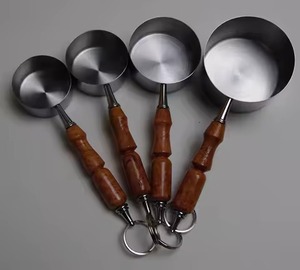 Ensemble de 4 tasses à mesurer en cuivre martelé vintage élégantes pour la cuisine et la pâtisserie avec un design standard - Product Image 6