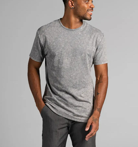 Camiseta de algodón 100% de gramaje pesado para hombre, estilo urbano, corte regular, transpirable, con estampado DTG, etiqueta con logotipo personalizado, en blanco. - Product Image 6