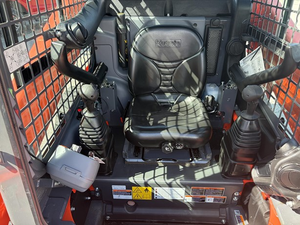 Cargadora compacta Kubota SSV75 de 74HP con elevación vertical hidráulica, envío gratuito a EE. UU. y Canadá - Product Image 5