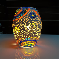 Lampes de table et lampes suspendues en mosaïque de verre cylindrique, fabriquées sur mesure par des artisans pour les magasins de décoration intérieure