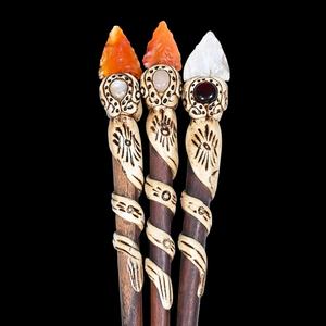 Palillos para el Cabello con Flecha de Cristal Blanco y Corolina - Accesorios para el Cabello Hechos a Mano con Arcilla Polimérica para Mujer - Joyería para el Cabello de Fantasía Boho, Regalo - Product Image 1