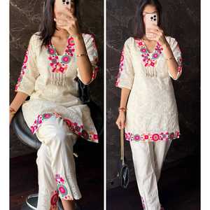 Conjunto de Dos Piezas Moderno y Cómodo, Estilo Perfecto, Incluye Top Ajustado y Pantalón Coordinado, Ideal para Fiestas y Bodas - Product Image 1