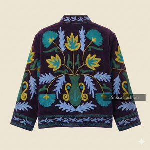 Chaqueta de Terciopelo y Algodón con Bordado Suzani Artesanal Premium - Elegante Motivo Floral de Granada, Herencia Cultural para Mujer - Product Image 2