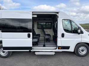 Fiat Ducato XL4H2 4x2 Minibús Diésel Automático, Nuevo/Usado, Volante a la Izquierda - Product Image 3