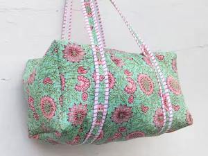 Beau sac en coton Grand sac de voyage en coton Weekender Sac de sport matelassé fait à la main Bloc de coton imprimé - Product Image 2