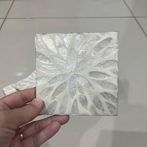 Sous-verres carrés en nacre avec boîte, fabrication artisanale de luxe, protection de table, OEM ODM par des artisans vietnamiens - Product Image 5