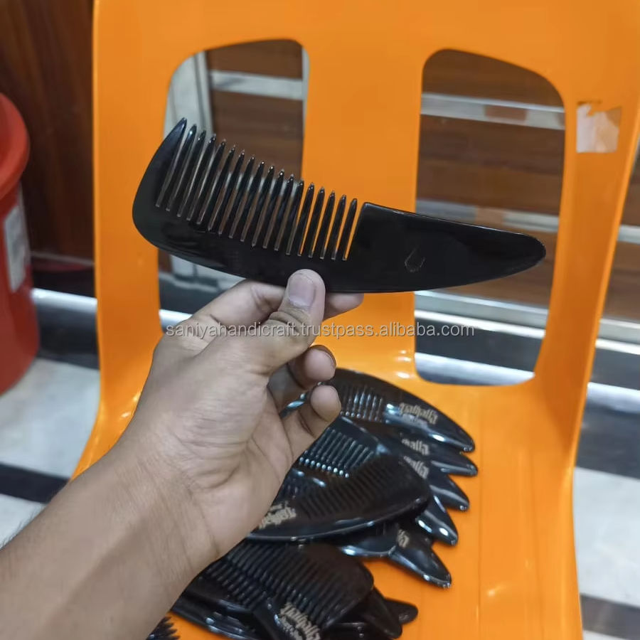 High Quality Simple Buffalo Horn Comb Natural Black Styling Tool for Hair Care Wholesale Price on Natural Crafts