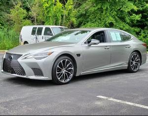 Lexus ES 350 F SPORT FWD d'occasion 2022 – Berline de luxe avec boîte automatique pratique et intérieur sombre, vraiment fiable - Product Image 2