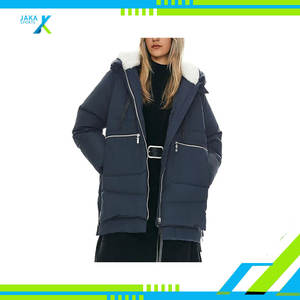 Abrigo Acolchado de Invierno para Mujer ArcticWarm, Tejido Ecológico, con Capucha, Parka Larga, Ropa de Abrigo Informal, Moderna y a la Moda - Product Image 3