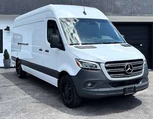 Mercedes-Benz Sprinter 2500 2023 Usado en Buen Estado - Product Image 1