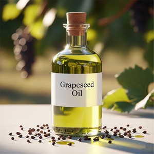 Huile de transport de pépins de raisin pur pressée à froid d'approvisionnement en vrac pour le massage des cheveux de peau et les formulations cosmétiques - Product Image 4