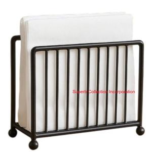 Porte-serviettes moderne en fil métallique noir avec base en bois pour la décoration de la cuisine et de la table à manger - Product Image 2