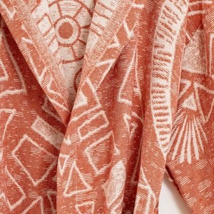 Albornoz turco Maori de tejido plano con estampado tribal, con capucha, 100% algodón - Product Image 6