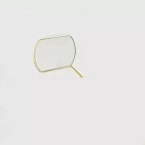 Elegante espejo de mano para belleza que ofrece una reflexión clara para retoques de maquillaje en cualquier lugar y en cualquier momento con un agarre ergonómico y cómodo. - Product Image 4