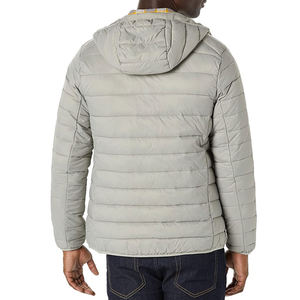 Chaqueta de invierno esencial para hombre, diseñada para salidas invernales, con construcción ligera y cierre seguro, chaqueta para hombre. - Product Image 4