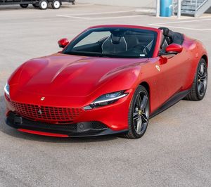 Ferrari Roma-Spider 2024, Motor V8 Biturbo de 612 CV, Frenos de Cerámica de Carbono - Product Image 4