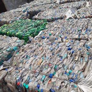 Bales de Residuos de PET Comprimidos, Dimensiones 1m x 1m x 1m, Relación de Compresión 5:1, Envueltos en HDPE para Protección Contra la Humedad, Exportación Global - Product Image 3