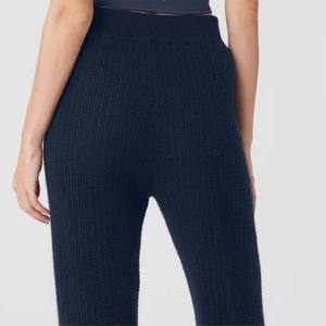 Vente en gros de pantalons de détente en tricot à taille haute pour femmes | Pantalon en tricot doux et extensible avec ceinture élastique - Product Image 4