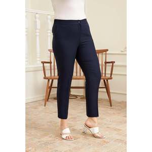 Pantalon en tissu bleu marine grande taille avec taille élastique et détail fendu à l'ourlet - Product Image 2
