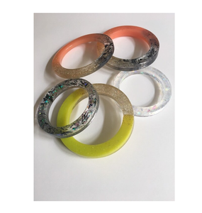 Brazalete de resina de moda Joyería para mujer Pulsera Concha blanca H Esmalte Brazalete colorido y uso hecho a mano al mejor precio - Product Image 2