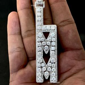 VVS VS Moissanite Iced Out Vertical Letter Pendant en plata esterlina Hip Hop Style Unisex - Product Image 1