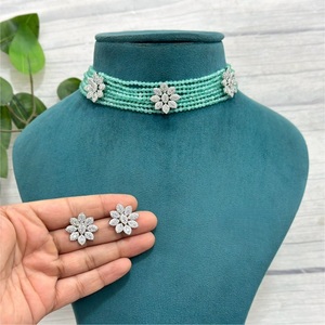 Magnifique ensemble de collier et boucles d'oreilles de qualité supérieure, finition argentée, pierres CZ, collection pour femmes, pour les mariages - Product Image 1