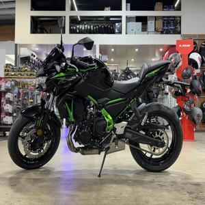 LIVRAISON GRATUITE Nouvelle moto Kawasaki Z650 ABS 2025 + Casque intégral gratuit - Product Image 1
