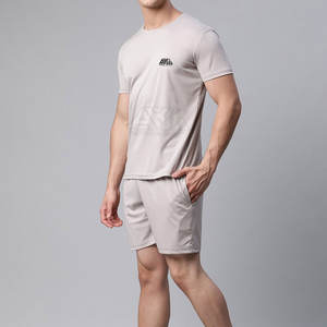 Conjunto de camiseta y pantalones cortos de gimnasio para hombre, ropa deportiva de poliéster, ropa deportiva activa, fabricante mayorista OEM - Product Image 3