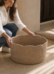Panier de rangement Skye en rotin naturel, écologique, moderne, multi-usages, à bords festonnés - Product Image 3