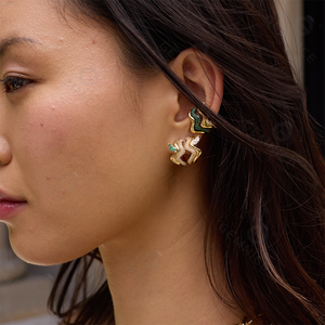 Parures de bijoux Gemnel Emerald Marquise Wave avec des émeraudes et des diamants de forme marquise ondulée, pierres naturelles - Product Image 4