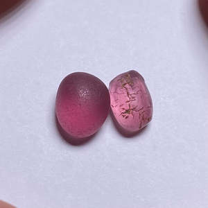 Pierre précieuse naturelle œil de chat rouge grenat de Mahenge, taille poire 8 mm, polie, de haute qualité, provenant de Tanzanie - Product Image 3