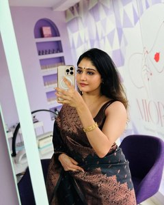 Banarasi Silk Saree สำหรับผู้หญิงที่มีการทอผ้าแบบดั้งเดิมและชายแดน zari หนักสำหรับงานแต่งงานเทศกาลและของขวัญ - Product Image 4