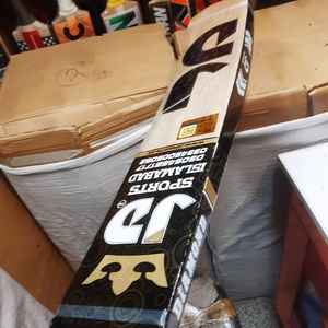 Bate de Cricket Diamond Player Edition Willow, Madera de Coco Original y Duradera, Equipo de Juego JD Sports - Product Image 3