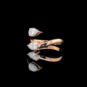 แหวนเพชรเพียร์คัท 1.00 กะรัต ผลิตในห้องปฏิบัติการ ดีไซน์ Toi Et Moi ทองคำแท้ 14K พร้อมใบรับรอง SGL สำหรับแหวนหมั้น - Product Image 1