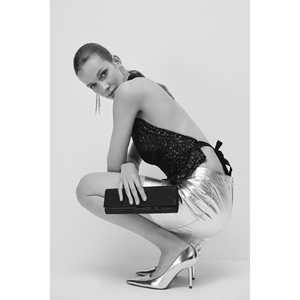 Blusa sin espalda con mangas con volantes - Product Image 4