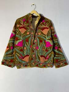 Chaqueta de Invierno de Terciopelo con Bordado Suzani Indio, Chaqueta Corta Hecha a Mano para Festivales, Ropa Exterior Étnica Bohemia - Product Image 6