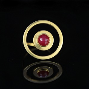Anneaux de mariage faits à la main en argent sterling 925 plaqué or, sertis d'une pierre précieuse en calcédoine rose naturelle facettée de 8 mm - Product Image 4
