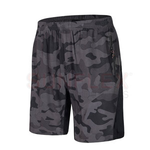 Shorts de football pour adultes en direct d'usine - 100% polyester, légers, séchage rapide, respirants, avec couleurs et logo personnalisés - Product Image 1