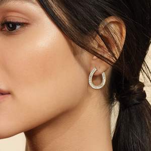 Lab Grown Diamond Hoop Compromiso Baguette Cut Pendientes para mujer Regalo de cumpleaños - Product Image 5