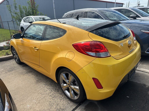 HYUNDAI VELOSTER 2016 USADO, CON VOLANTE A LA IZQUIERDA/DERECHA, TRACCIÓN DELANTERA, CON INTERIOR AMARILLO - Product Image 2